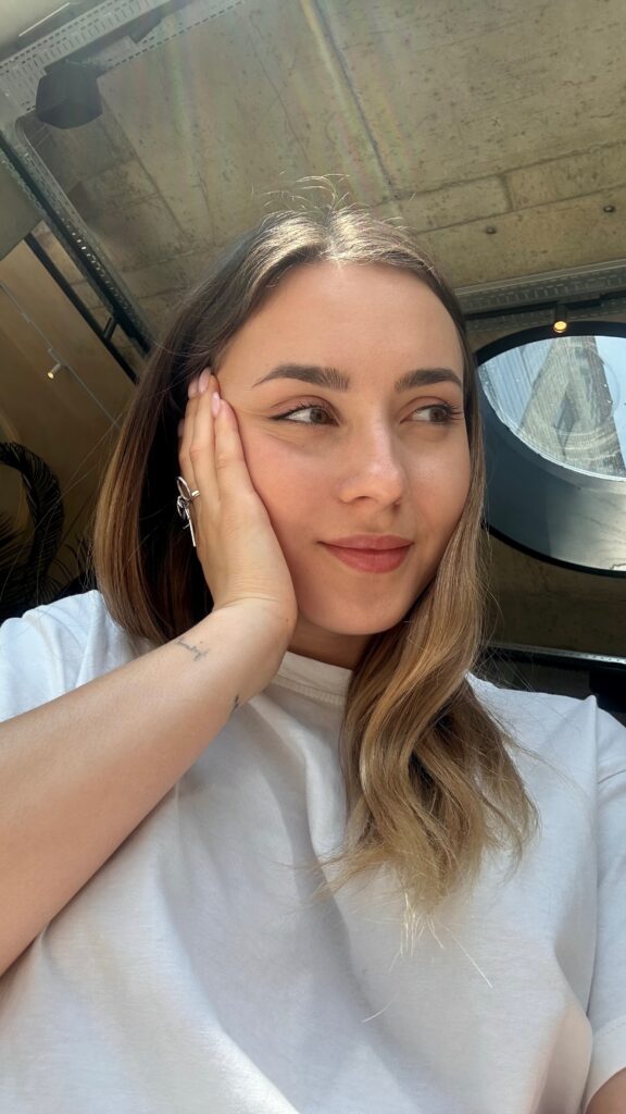 Lora @lora.artss, Fineline Tattoo Gallery Krakow