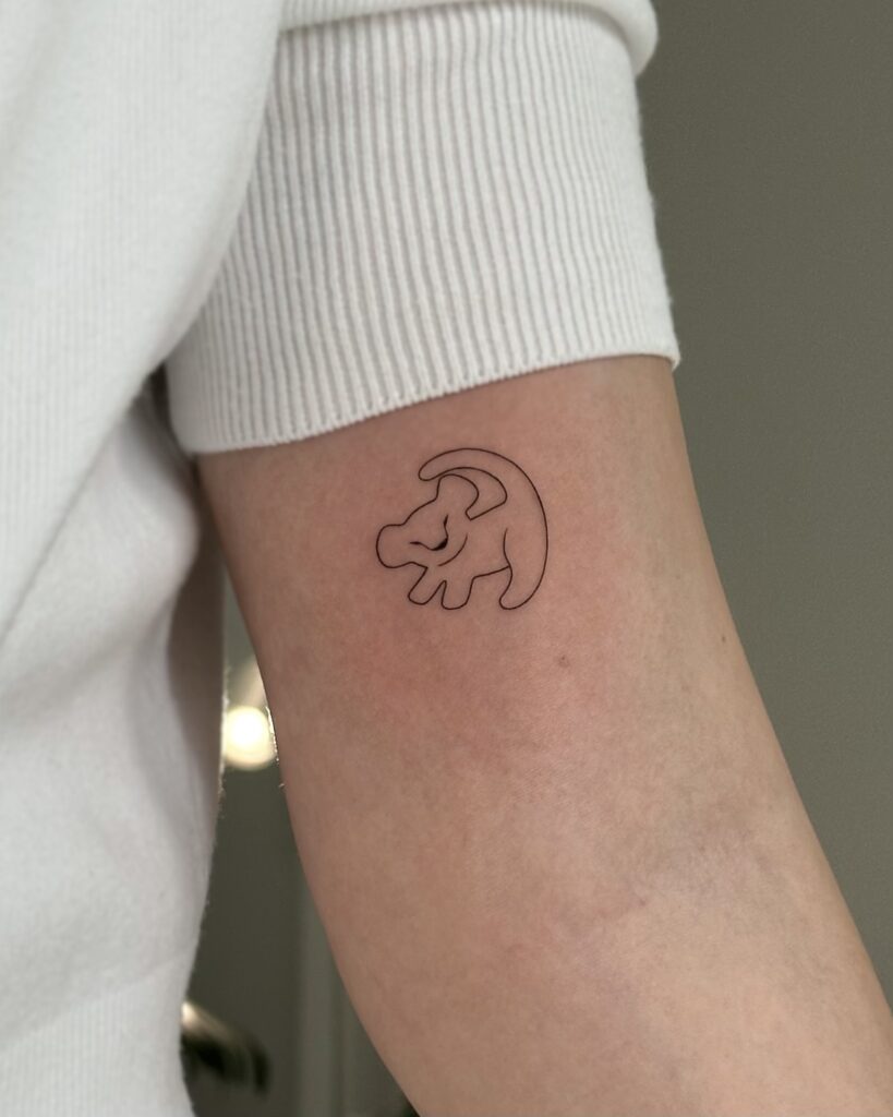 A delicate fine line tattoo of a dog in a minimal outline style. Soft curves and simple shaping create a warm, gentle impression, making it a subtle and meaningful choice for someone who wants to express their love for dogs or a personal connection to a pet.